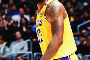 乐动体育在线游戏 - 詹姆斯迎来十赛季高光表现，RNG球迷沸腾！