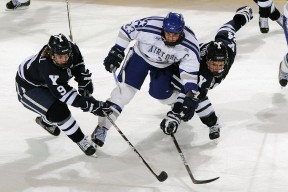 阿扎伦卡回归赛场，逆转首场状态亮眼，DWG观众沸腾！