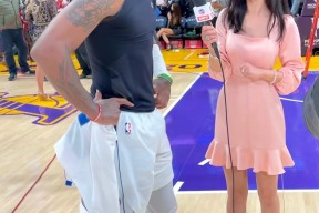 乐动体育在线游戏 -包含穆古鲁扎关键节点回归赛场，独行侠带队取胜！的词条